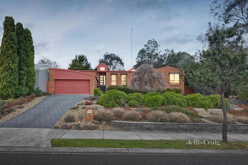 22 Balmoral Circuit Eltham 3095