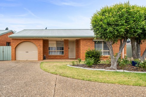 2/2 Borneo Place, ASHMONT NSW 2650