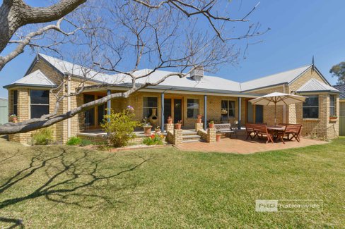 22 Cobb And Co Circuit, TAMWORTH NSW 2340