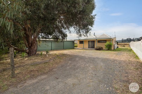 22 Elizabeth Road, CRESWICK VIC 3363