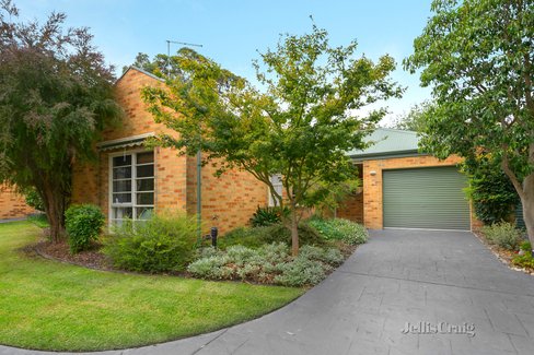 2/2 Everard Drive Warrandyte 3113