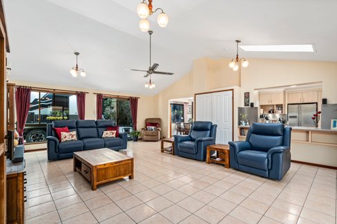 22 Glentrees Grove, CURRUMBIN WATERS QLD 4223