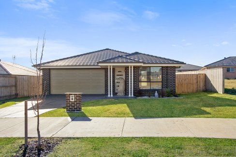 22 Golden Whistler Avenue, ABERGLASSLYN NSW 2320