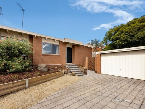 2/2 Gordons Road  Templestowe Lower 3107