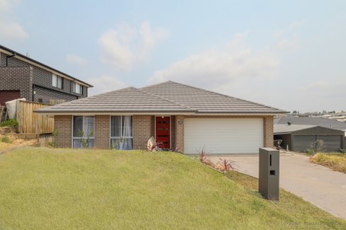22 Hillcrest Drive, GILLIESTON HEIGHTS NSW 2321