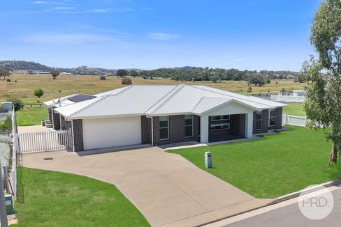 22 Jubata Drive, TAMWORTH NSW 2340