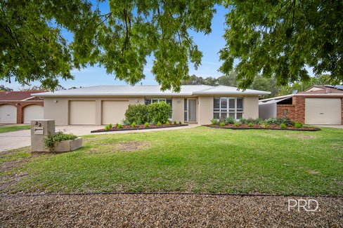 22 Karoom Drive, GLENFIELD PARK NSW 2650