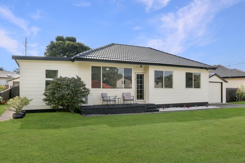 22 Lakelands Drive, DAPTO NSW 2530