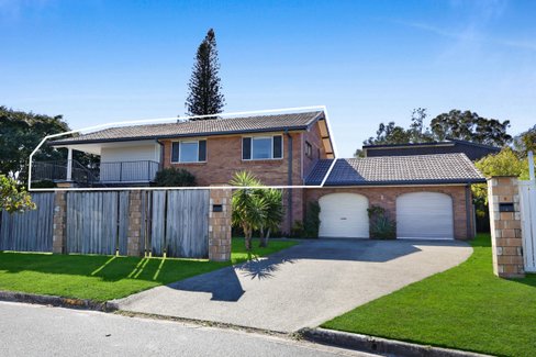 2/2 Macaw Avenue, Miami QLD 4220