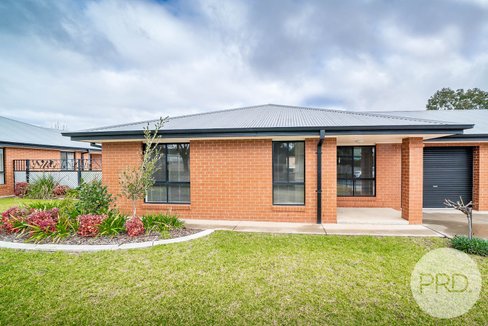 2/2 Macquarie Street, MOUNT AUSTIN NSW 2650
