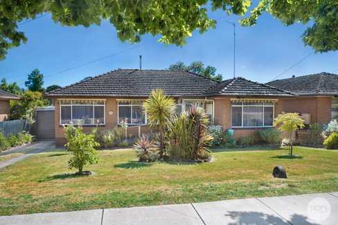 22 Melbourne Road, CRESWICK VIC 3363