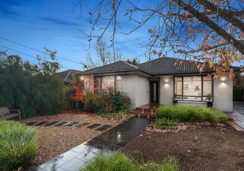 22 Morrie Crescent Blackburn North 3130