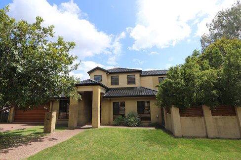 22 Mulgrave Crescent, VARSITY LAKES QLD 4227