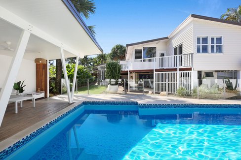 22 Page Parade, Burleigh Heads QLD 4220