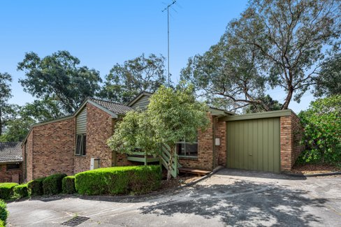 2/2 Park West Road Eltham 3095