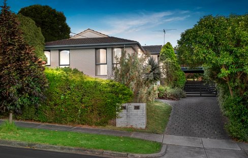 22 Rowan Street  Doncaster East 3109