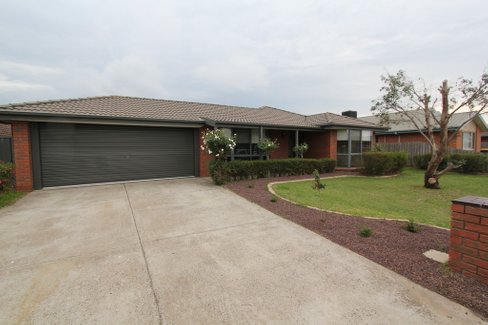 22 Royale Street, DELACOMBE VIC 3356