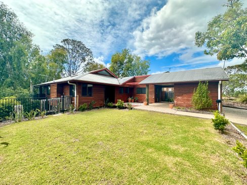 22 Sayre Crescent, BOYNE ISLAND QLD 4680