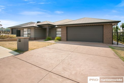 22 Simmental Way, TAMWORTH NSW 2340