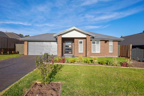 22 Vine Street, CHISHOLM NSW 2322