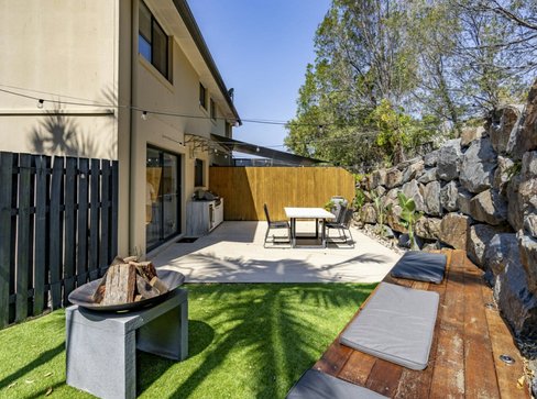 2/20 Paddington Drive, CARRARA QLD 4211