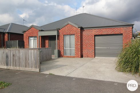 2/201 Humffray Street South, BAKERY HILL VIC 3350