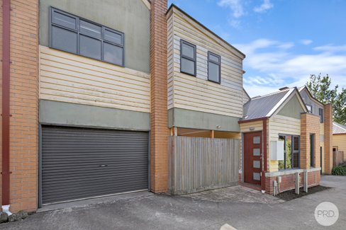 2/204 Drummond Street South, BALLARAT CENTRAL VIC 3350