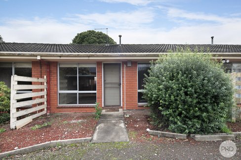 2/21 Ainley Street, BROWN HILL VIC 3350