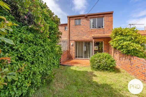 2/21 Alexandra Esplanade, BELLERIVE TAS 7018