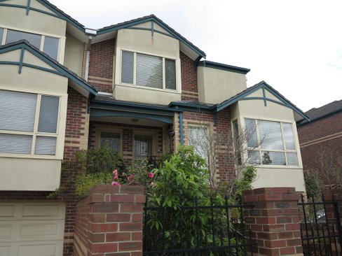 2/21 Fairholm Grove Camberwell 3124