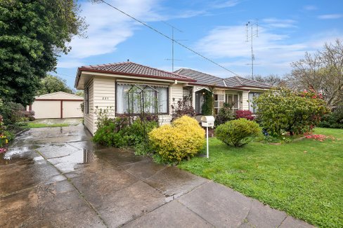 221 Winter Street, DELACOMBE VIC 3356