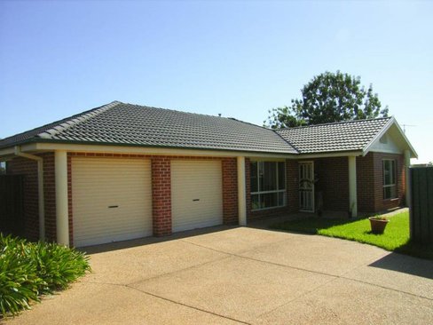 2/21 Yentoo Drive, GLENFIELD PARK NSW 2650