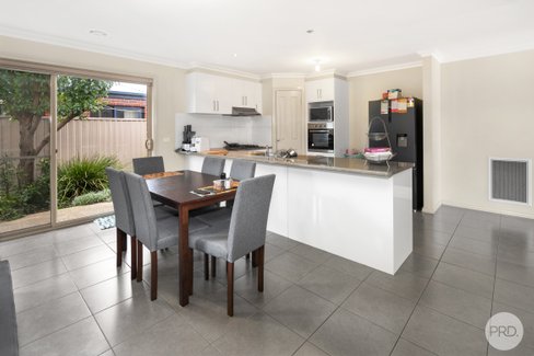 2/213 Kossuth Street, SEBASTOPOL VIC 3356