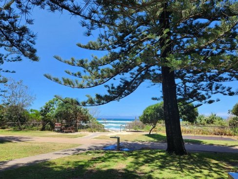 2/216 The Esplande, Burleigh Heads QLD 4220