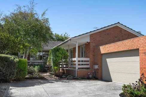 2 22 Edwards Street Burwood 3125