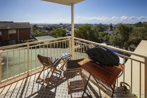 2/22 Hillview Crescent, THE HILL NSW 2300