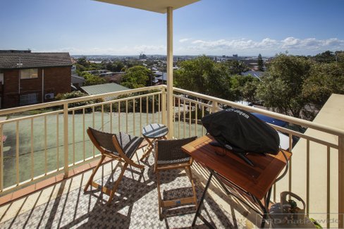 2/22 Hillview Crescent, THE HILL NSW 2300