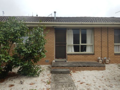 2/22 Marie Crescent, WENDOUREE VIC 3355