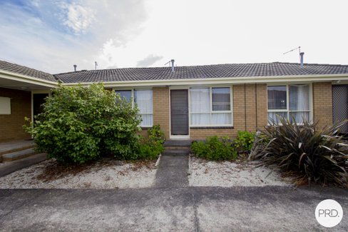 2/22 Marie Crescent, WENDOUREE VIC 3355