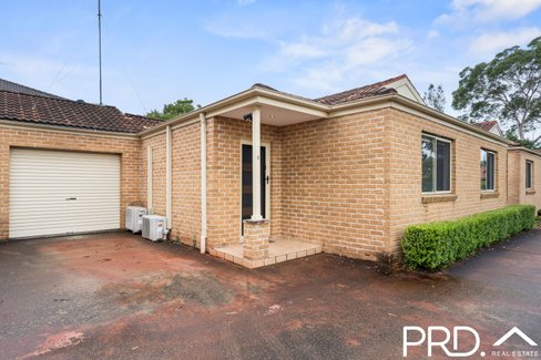 2/22 Monie Avenue, EAST HILLS NSW 2213