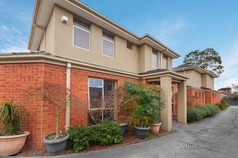 2/22 Scott Grove Burwood 3125