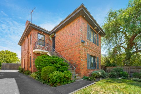 2/23-25 Ashleigh Road Armadale 3143