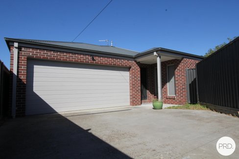 2/23 Beverin Street, SEBASTOPOL VIC 3356