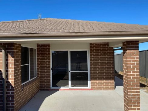 2/23 Reginald Drive, TAMWORTH NSW 2340