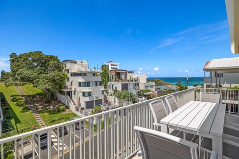 2/24 Brakes Crescent, MIAMI QLD 4220