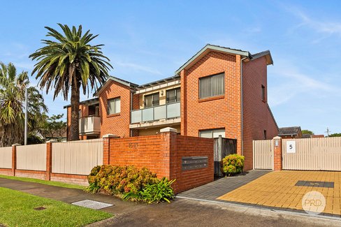 2/25-27 Henry Lawson Drive, PEAKHURST