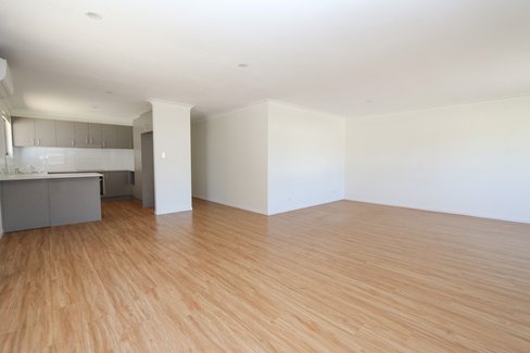 227 Cotlew Street, ASHMORE QLD 4214