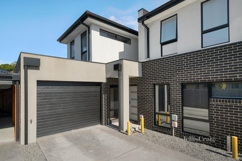 2/27 Diane Crescent  Mooroolbark 3138