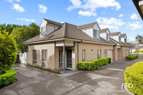 2/27 Eton Road, CAMBRIDGE PARK NSW 2747