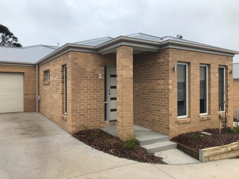 2/27 Water Street, BROWN HILL VIC 3350